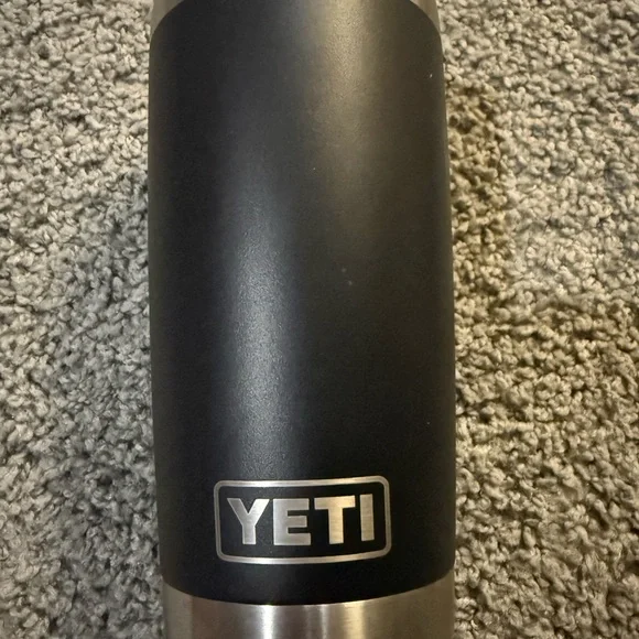 20oz YETI Stainless Steel and Black Tumbler - Picture 1 of 2